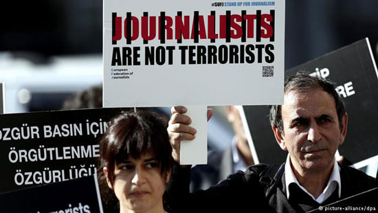 Turkey orders arrest of 47 journalists