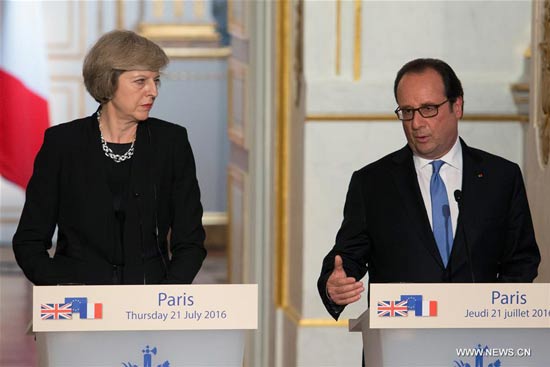 स्थानांतरितों का स्वीकार नहीं किया, तो फ़्री ट्रेड़ भूल जाओ : फ्रेंच राष्ट्राध्यक्ष की ब्रिटन को चेतावनी