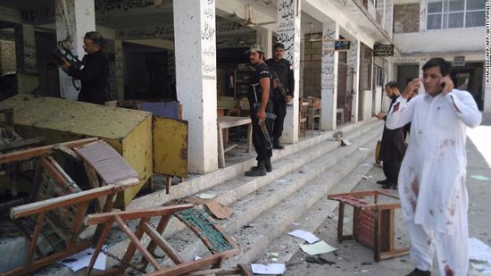 पाकिस्तान के आतंकी हमले में १८ लोगों की मौत