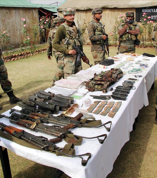 जम्मू-कश्मीर के हंडवारा में सेना की छावनी पर हमला करनेवाले पाकिस्तानी आतंकवादी ढेर