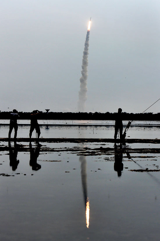 ‘इस्रो’ की एक और सफल उड़ान; दो कक्षाओं में उपग्रह स्थापित