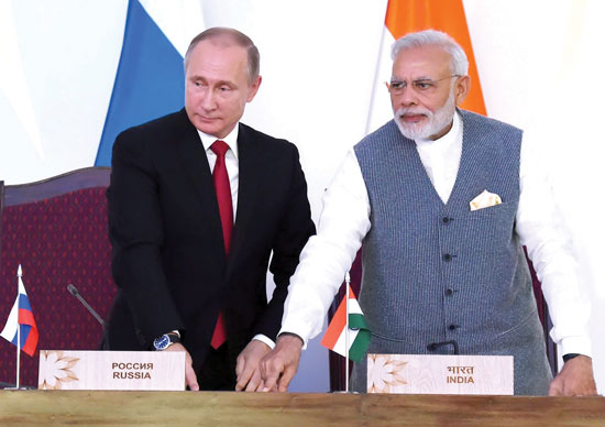 भारत और रशिया के बीच ४३ हजार करोड़ रुपये के रक्षा समझौते