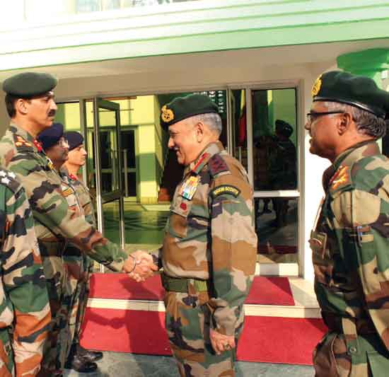 सेनाप्रमुख जम्मू-कश्मीर यात्रा पर