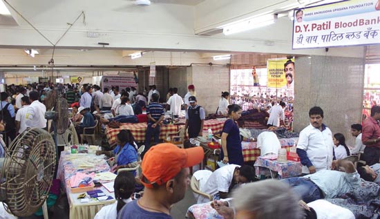 ‘श्री अनिरुद्ध उपासना फाऊंडेशन’ का महारक्तदान शिविर; मुंबईसमेत राज्यभर में एक ही समय हुए ३७ शिविरों से ७ हजार ७९५ थैली रक्त जमा