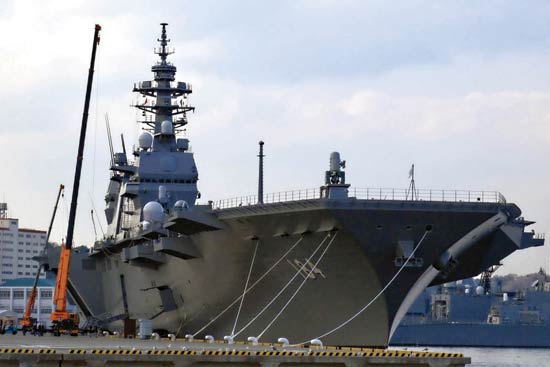 चिनी नौसेना की बढ़ती गतिविधियों को रोकने के लिए जापान की नौसेना में नया ‘हेलिकॉप्टर कैरिअर’ शामिल