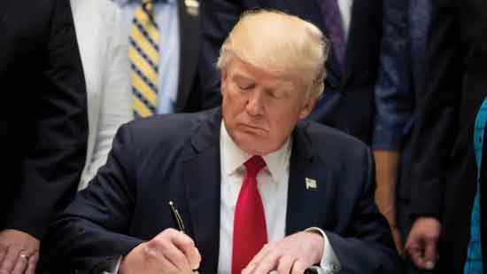 राष्ट्राध्यक्ष डोनाल्ड ट्रम्प द्वारा अमरीका में ‘शटडाऊन’ टालनेवाले विधेयक पर हस्ताक्षर