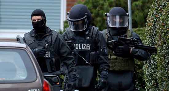 युरोप में आतंकवादी हमले की साज़िश ध्वस्त कर दी; ब्रिटन और जर्मनी में १० संदिग्ध आतंकवादी गिरफ्तार