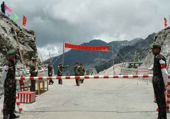 सिक्कीम सीमा पर भारत ने सेना तैनाती बढ़ायी