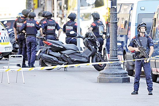 बार्सिलोना में हमले का दुनिया भर से तीव्र निषेध