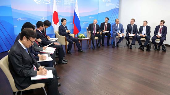 ‘ईस्टर्न इकोनोमिक फोरम’ की पृष्ठभूमिपर जापान और रशिया के बीच ५० से अधिक अनुबंधों पर हस्ताक्षर
