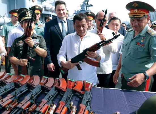 रशिया और फ़िलीपीन्स के बिच लष्करी अनुबंध – रशिया की ओर से फिलीपींस को हथियारों का भंडार भेंट