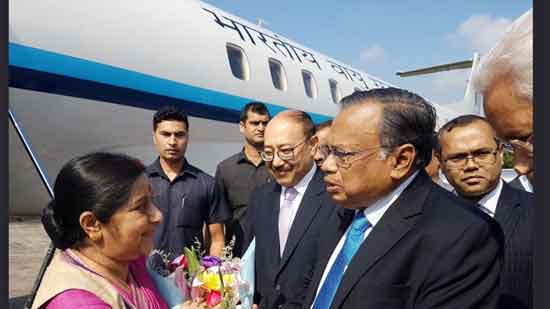 विदेश मंत्री सुषमा स्वराज बांगलादेश के दौरे पर
